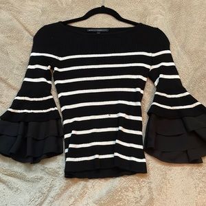 Long sleeve shirt w flared sleeves. Brand: White House black market. Size: XS
